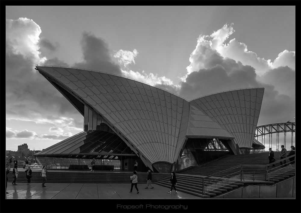 Sydney in black & white • Backpacker & Travel Photography